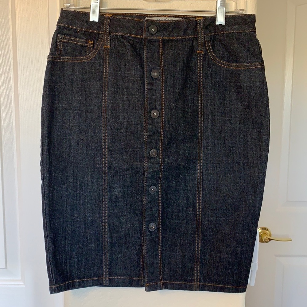 Button Up Dark Wash Denim Skirt Women’s Size 6